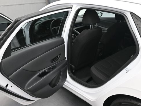 Used 2025 Hyundai Elantra SEL FWD image 13
