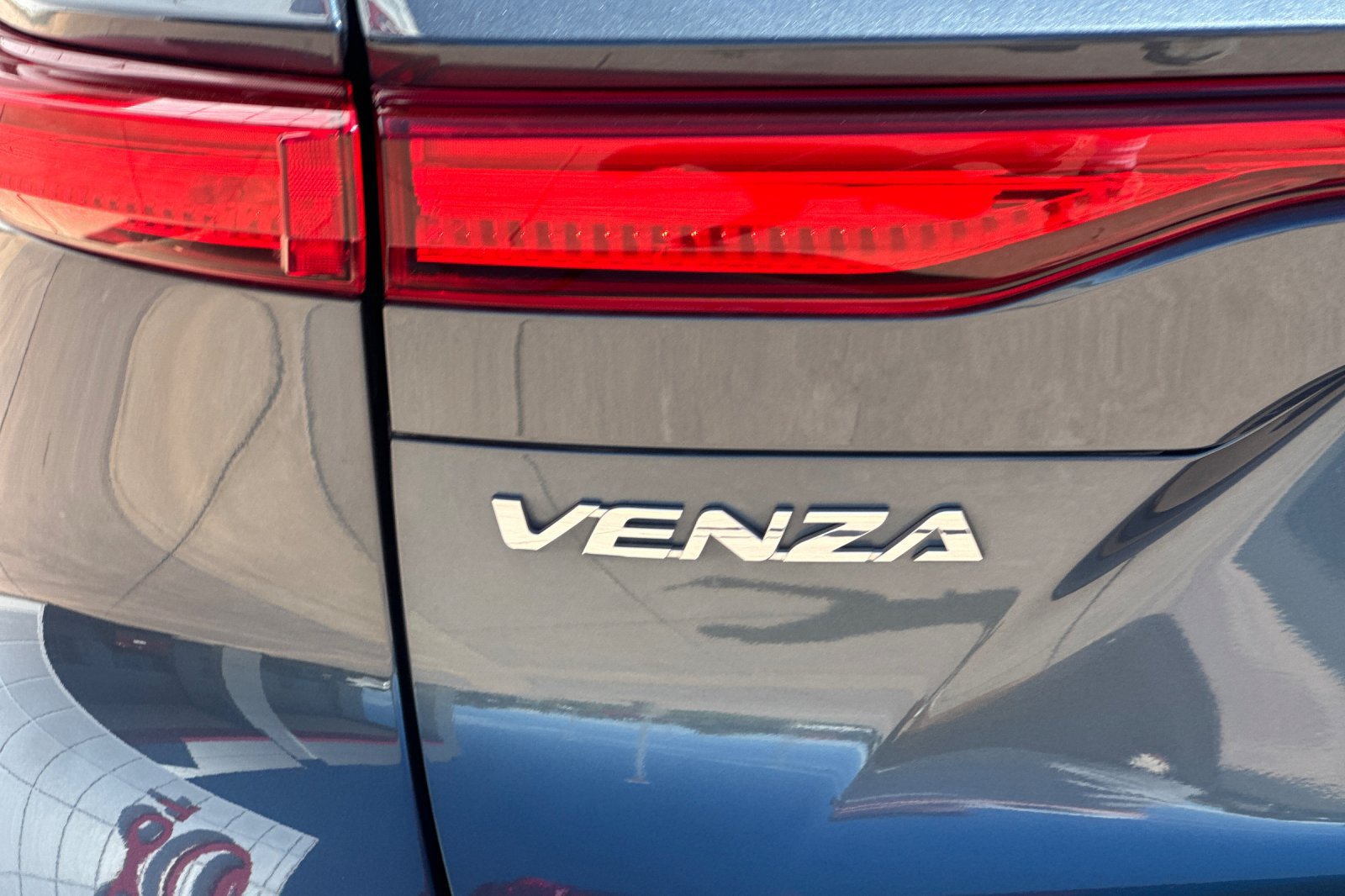 Certified 2024 Toyota Venza LE AWD/4WD image 33