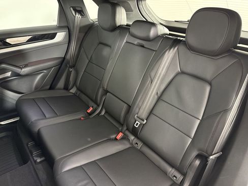 Certified 2025 Porsche Cayenne image 22