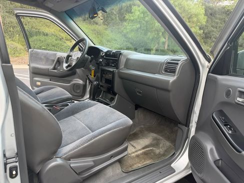 Used 2001 Honda Passport EX image 20