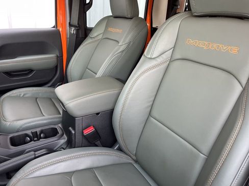 Used 2025 Jeep Gladiator Mojave w/ Convenience Group image 4