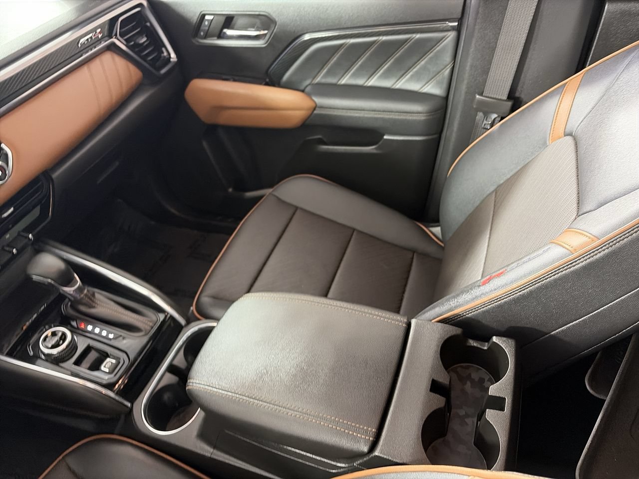 Used 2024 GMC Canyon AT4 w/ AT4 Premium Package AWD/4WD image 22