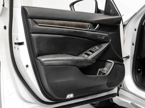 Used 2019 Honda Accord Touring image 37