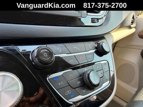 Used 2019 Chrysler Pacifica Touring-L FWD image 22