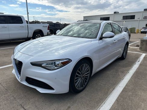 Used 2019 Alfa Romeo Giulia Ti w/ Quick Order Package 22X Lusso image 6