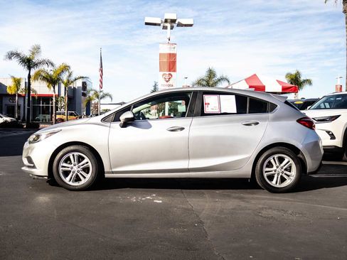 Used 2017 Chevrolet Cruze LT image 4