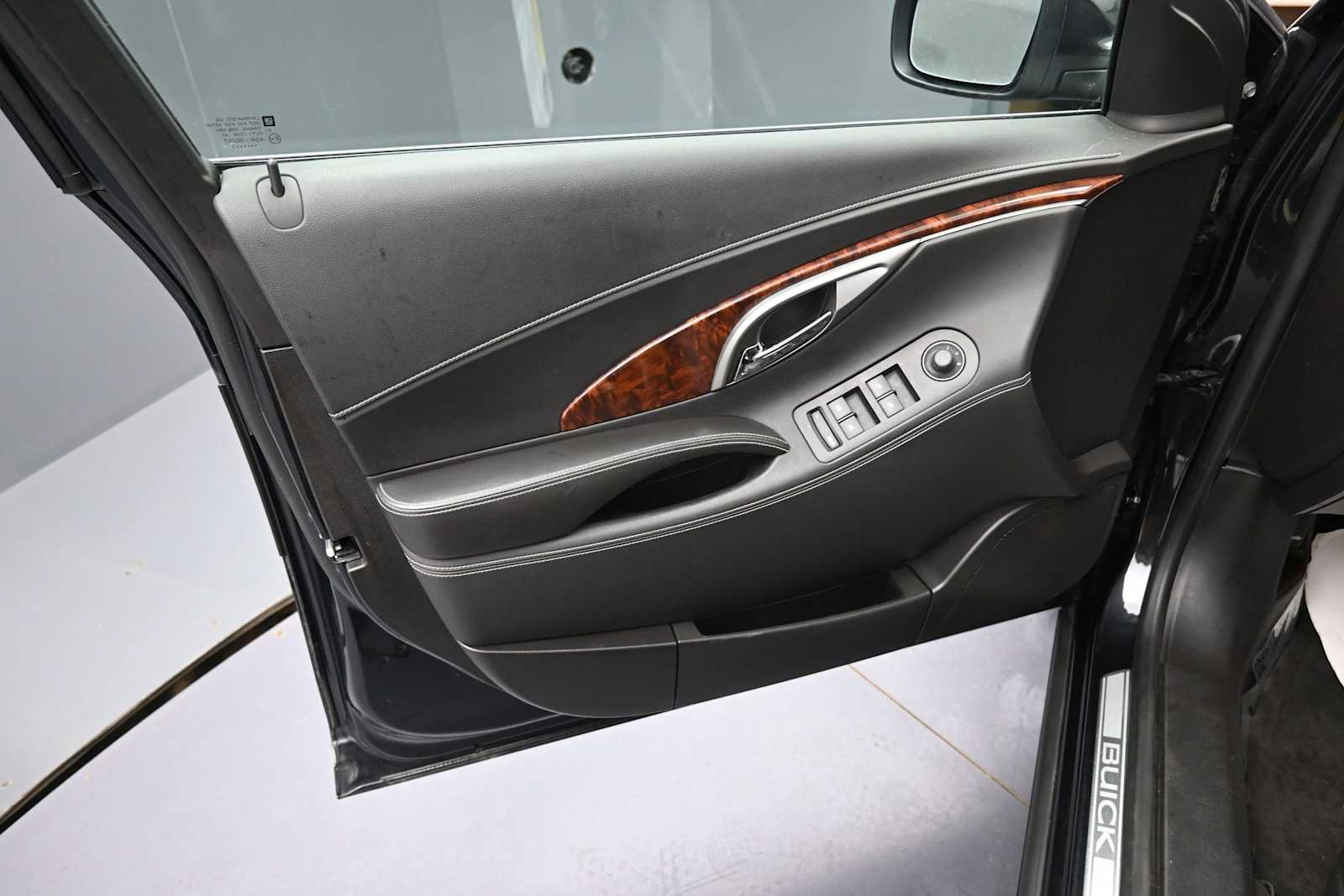 Used 2013 Buick LaCrosse Leather FWD image 12