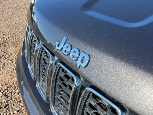 Used 2019 Jeep Grand Cherokee Limited image 23