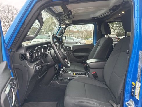 Used 2022 Jeep Gladiator Sport image 9