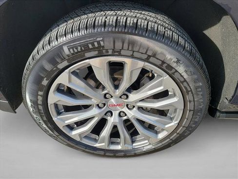 Used 2021 GMC Yukon Denali w/ Denali Premium Package image 9