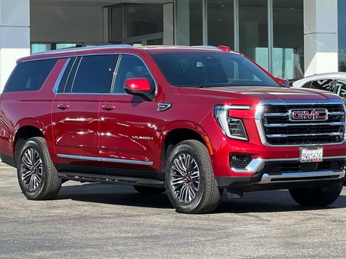 Used 2025 GMC Yukon XL Elevation image 2