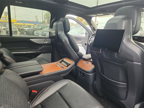 New 2025 Lincoln Navigator L Black Label image 25