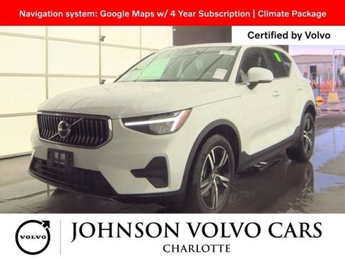 Certified 2025 Volvo XC40 B5 Core image 3