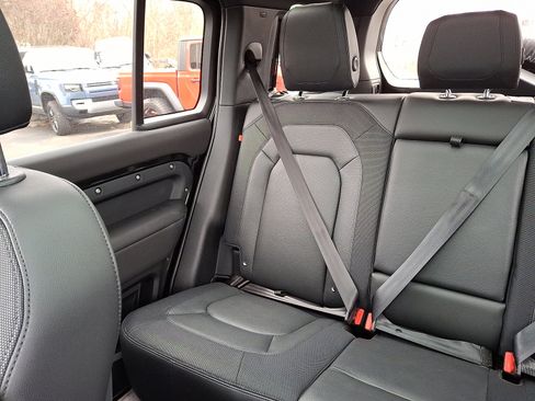 Used 2024 Land Rover Defender 110 X-Dynamic SE image 14