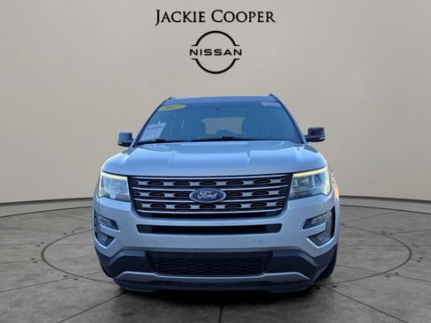 Used 2017 Ford Explorer XLT w/ Equipment Group 202A image 8