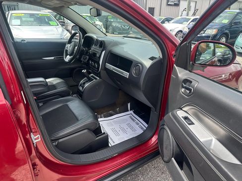 Used 2016 Jeep Compass Latitude image 12