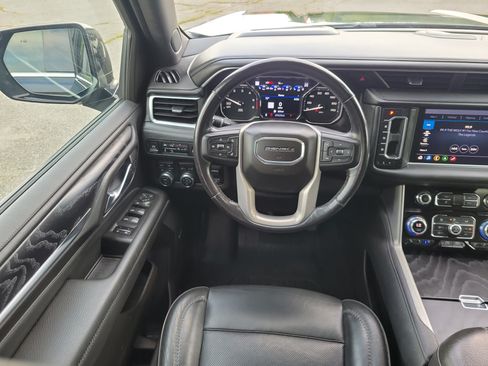 Used 2021 GMC Yukon XL Denali w/ Denali Premium Package AWD/4WD image 20