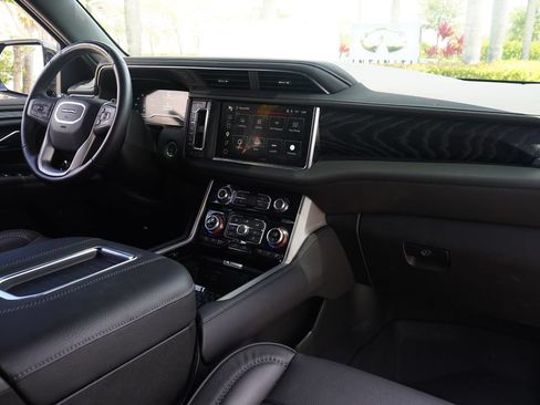 Used 2024 GMC Yukon Denali w/ Advanced Technology Package AWD/4WD image 22