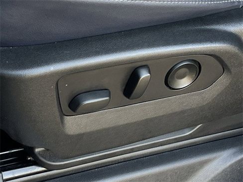 Used 2022 Chevrolet Silverado 1500 High Country w/ Technology Package image 30