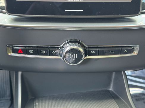 Used 2025 Volvo XC90 B5 Ultra w/ Protection Package Premier AWD/4WD image 32