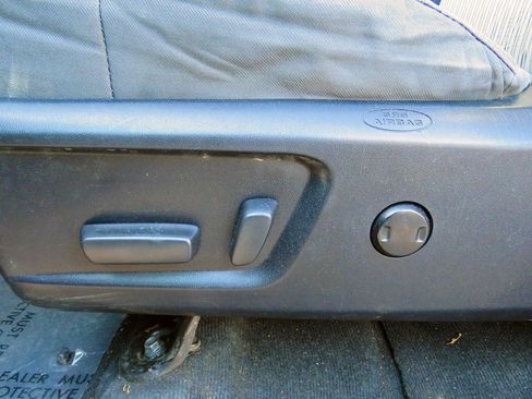 Used 2016 Toyota Tundra SR5 w/ SR5 Upgrade Package AWD/4WD image 28