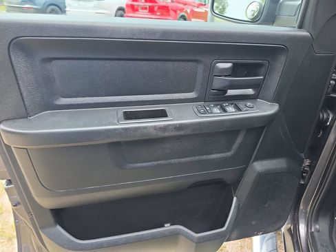 Used 2018 RAM 1500 Express RWD image 15