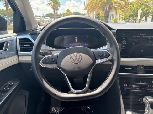 Used 2026 Volkswagen Taos SE FWD image 29