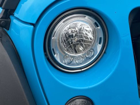 Used 2017 Jeep Wrangler Unlimited Rubicon w/ Connectivity Group image 32