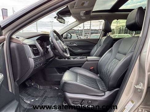 Used 2023 Nissan Rogue Platinum image 10