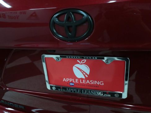 Used 2023 Toyota Highlander LE image 28