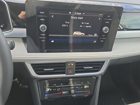 New 2026 Volkswagen Taos SE image 22