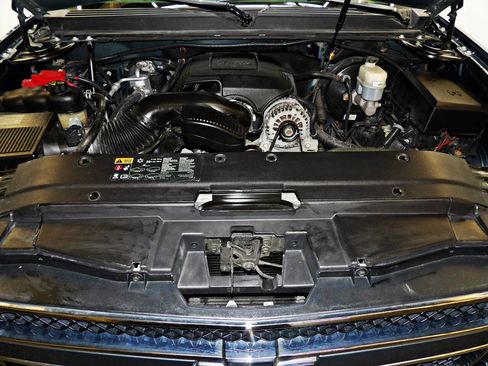 Used 2012 Chevrolet Avalanche LT image 22