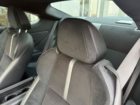 Used 2023 Toyota GR86 Premium w/ ALL Weather Mat Package (TMS) RWD image 10