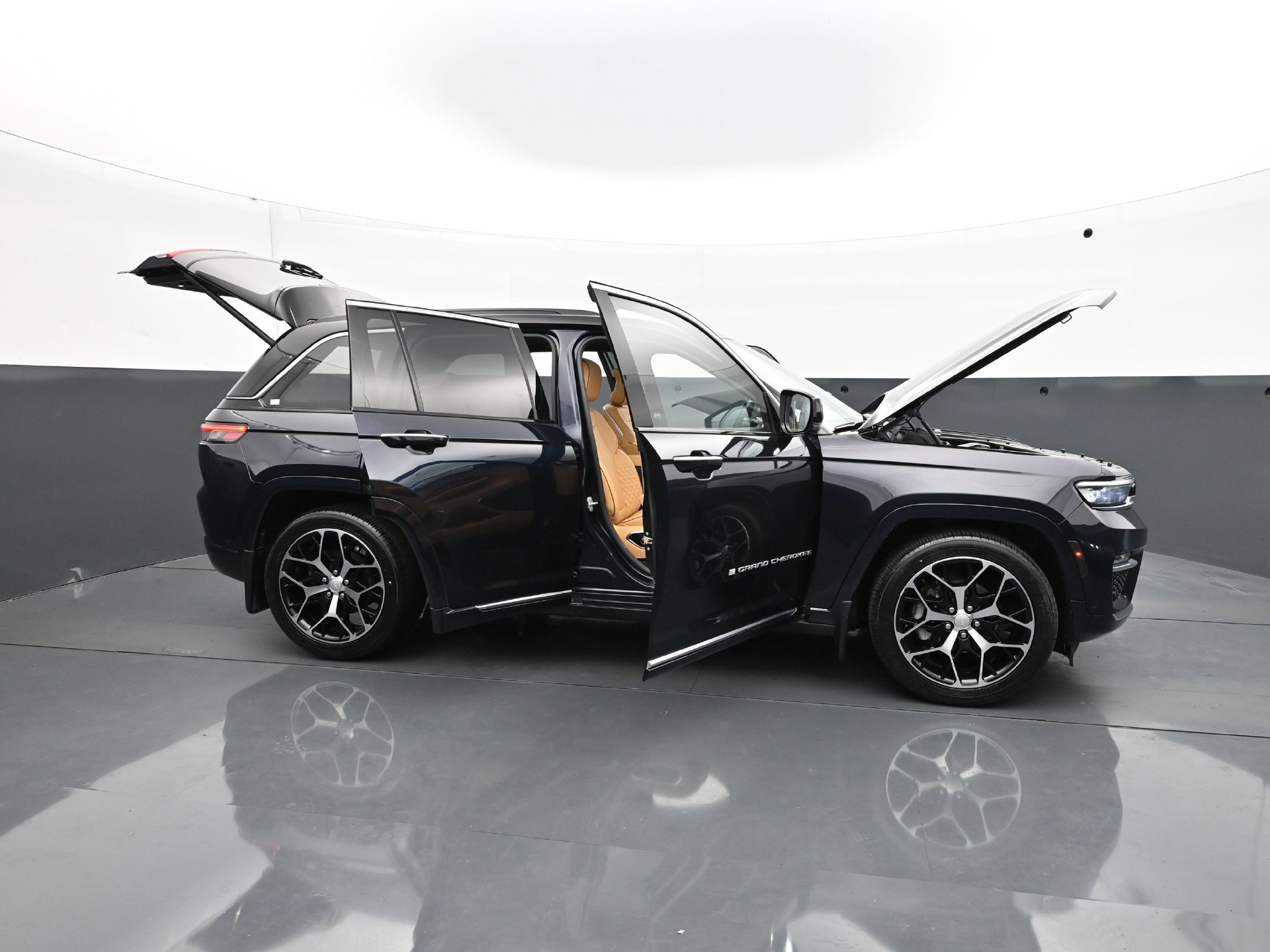 Used 2024 Jeep Grand Cherokee Summit AWD/4WD image 39