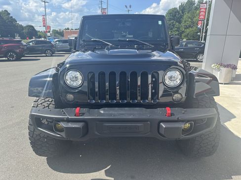 Used 2017 Jeep Wrangler Unlimited Rubicon AWD/4WD image 3