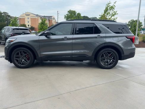 Used 2025 Ford Explorer ST AWD/4WD image 3