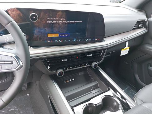 New 2025 Chevrolet Suburban Premier image 21