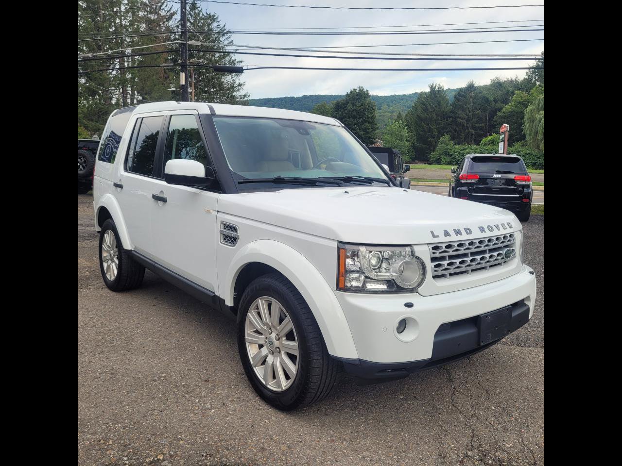 Used 2013 Land Rover LR4 HSE w/ HSE Pkg AWD/4WD image 2