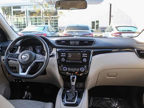 Used 2018 Nissan Rogue Sport SV image 18
