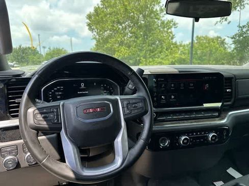 Used 2024 GMC Sierra 1500 Elevation AWD/4WD image 5