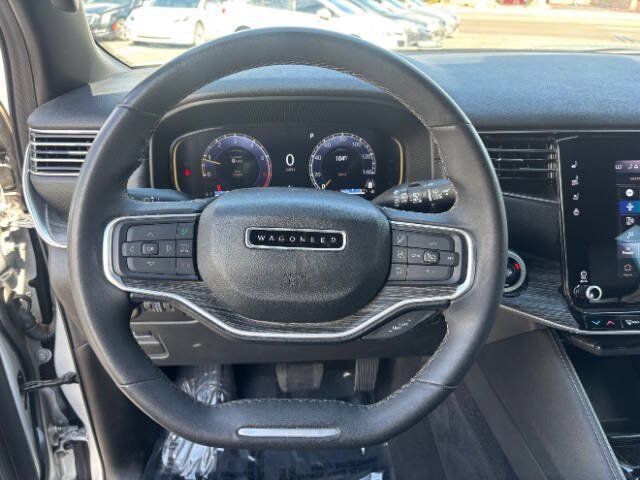 Used 2024 Jeep Wagoneer L Series II RWD image 15