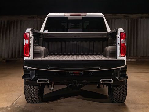 Used 2021 Chevrolet Silverado 1500 LT Trail Boss w/ Convenience Package II AWD/4WD image 9