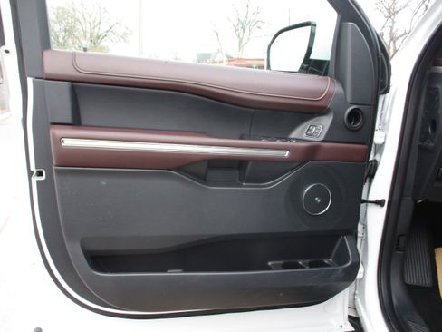 Used 2024 Ford Expedition Max Limited image 11