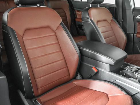 Used 2022 Volkswagen Atlas Cross Sport SEL Premium R-Line image 46