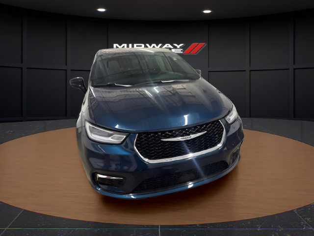 Used 2025 Chrysler Pacifica Select FWD image 5