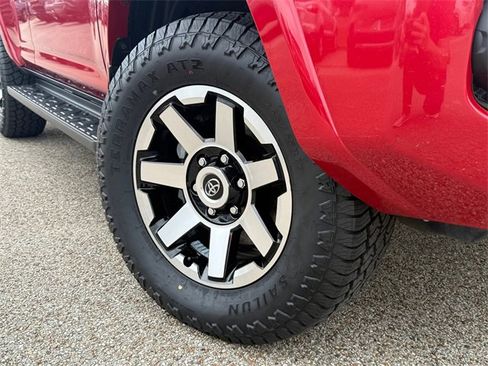 Used 2024 Toyota 4Runner TRD Off-Road Premium image 2