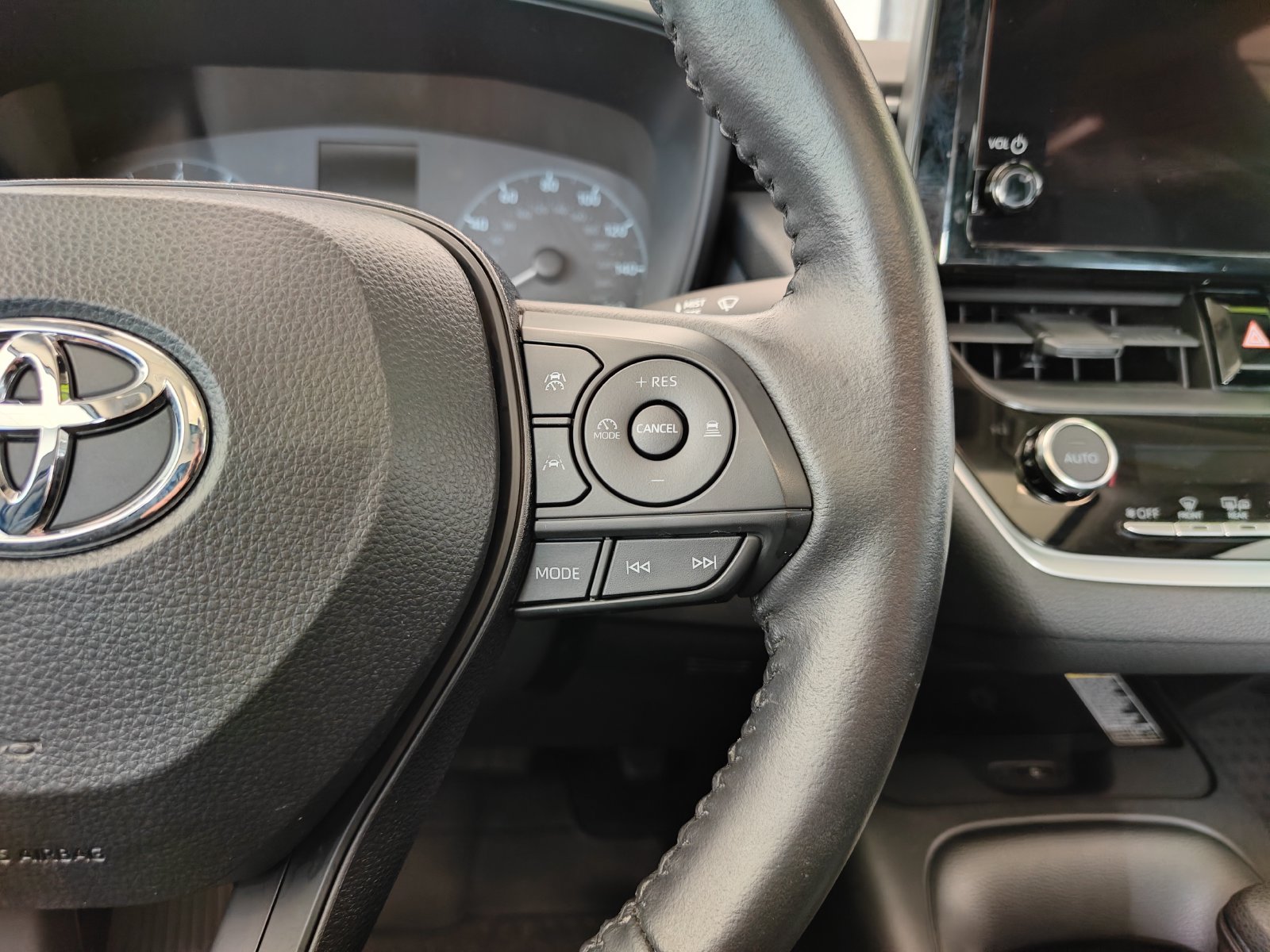 Used 2024 Toyota Corolla LE w/ LE Premium Package FWD image 18