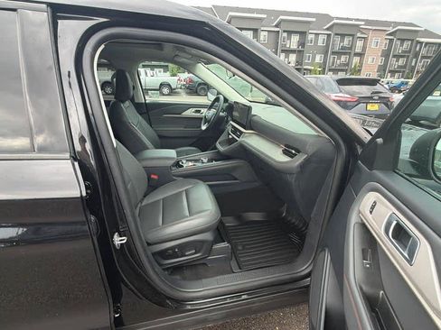 Used 2025 Ford Explorer Active w/ Active Comfort Package AWD/4WD image 31