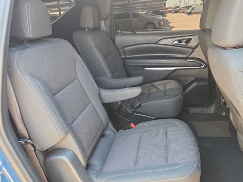 Used 2024 Chevrolet Traverse LT FWD image 17