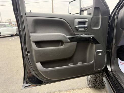 Used 2017 Chevrolet Silverado 1500 LTZ Z71 w/ LTZ Plus Package image 12